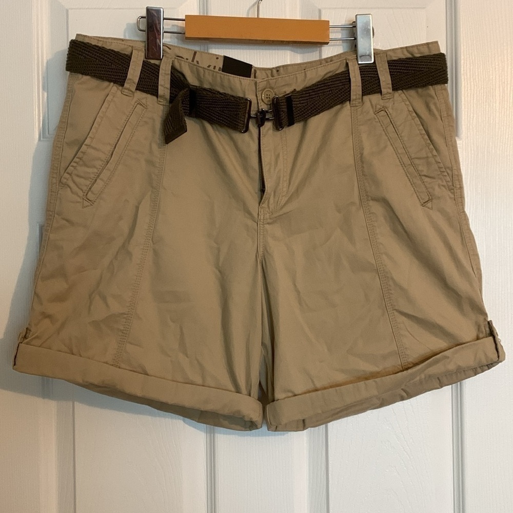 Calvin Klein Jeans Khaki Women’s Shorts/Belt size 14 100% cotton loose fitting